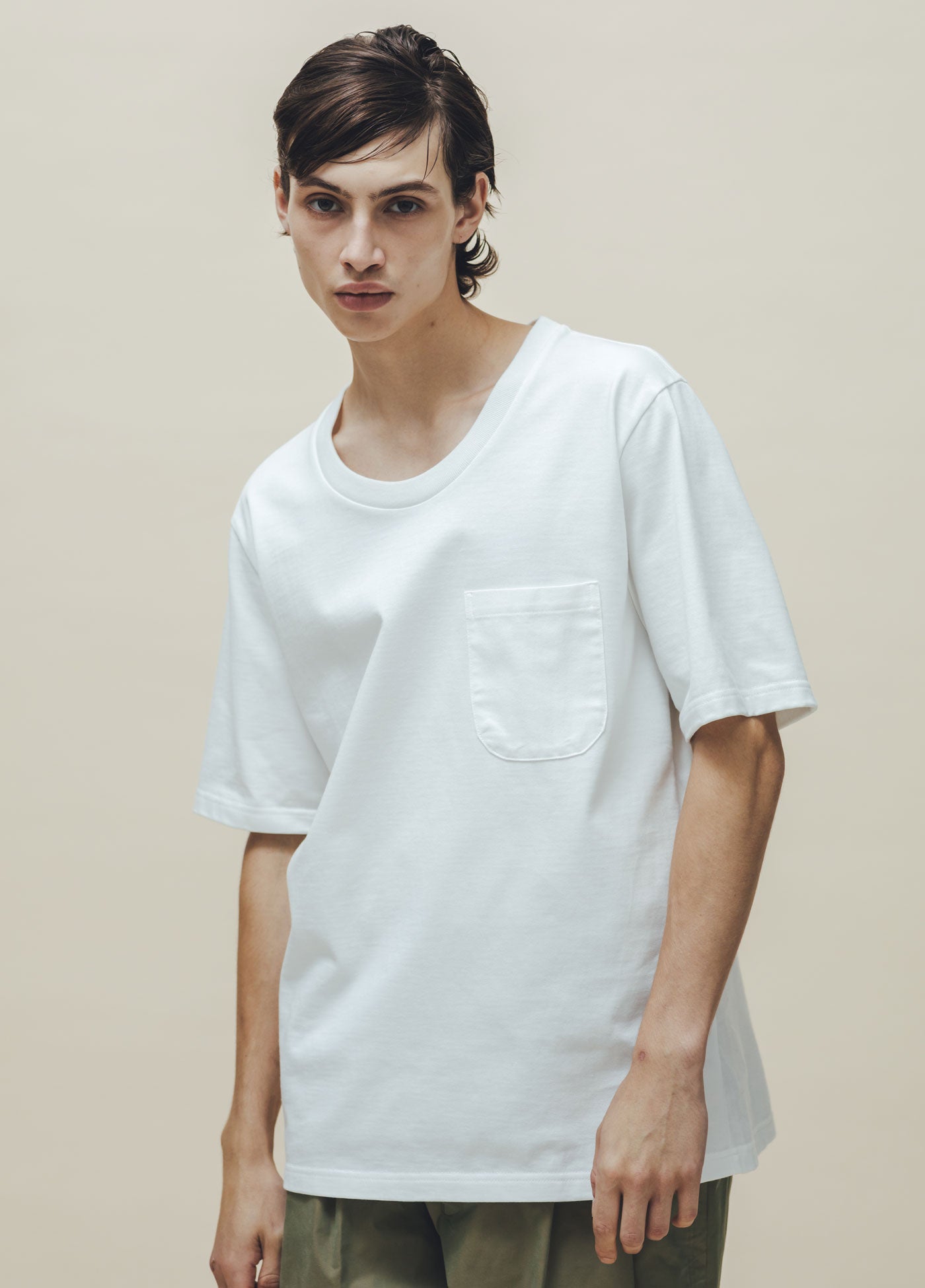 PLATS PLATS ホワイトリブTシャツ Regular fit T-shirt with rhinestones and flower Woman, White